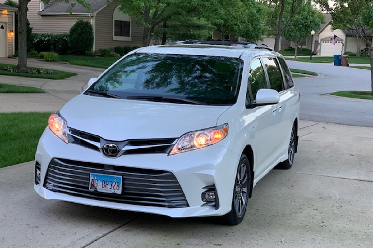 2018 Toyota Sienna XLE Premium Minivan 4D for Sale (10,285 miles ...