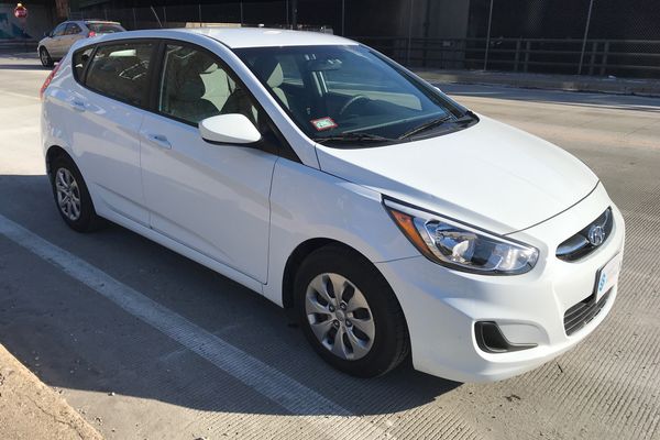 2017 hyundai accent se hatchback deals 4d