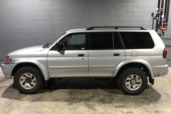 2003 Mitsubishi Montero Sport 